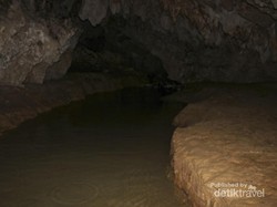 Gua di Sawarna Ini Konon Masih Dihuni Ular Besar