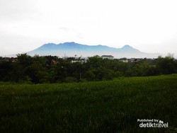 Gunung Ini Siluet Perempuan Sedang Tidur