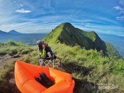 Gunung yang Dikelilingi Gunung