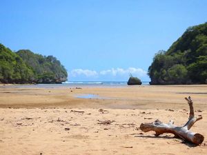 Halo Traveler! Dapat Salam Nih dari Pantai Clungup