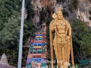 Hamparan Pelangi di Batu Caves Malaysia