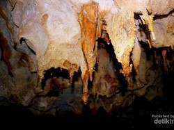 Hiii! Ada Batu Pocong di Gua Peden, Pacitan