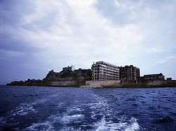 Hiii! Petualangan Menegangkan di Pulau Hantu, Hashima