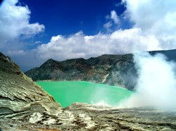 Hijau Toska Kawah Ijen Nan Cantik Jelita