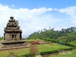Hiking Sambil Wisata Sejarah di Candi Gedong Songo