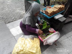 Icip-icip Pecel Semanggi, Kuliner Langka Asli Surabaya