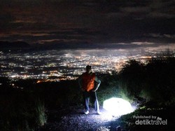Ide Liburan Akhir Pekan: Mendaki Gunung Guntur di Garut