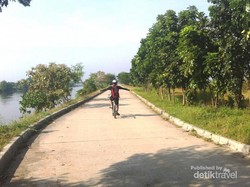 Ide Liburan: Sepedaan Asyik di Banjir Kanal Timur