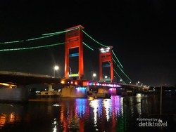 Indahnya Jembatan Ampera di Malam Hari