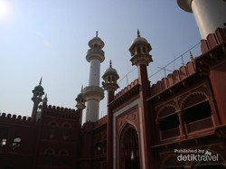 Indahnya Masjid Terbesar di Kolkata