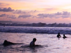 Indahnya Mengantar Mentari Pulang di Kuta, Bali