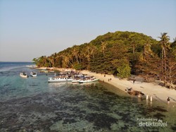 Indahnya Pantai Ujung Gelam di Karimunjawa