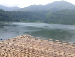 Indahnya Telaga Menjer di Dieng