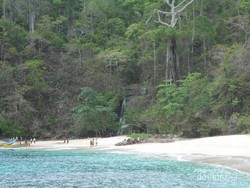 Ini 2 Pantai Populer Untuk Lepas  Penat