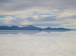 Ini Dia Tempat Paling Asin di Dunia, Salar de Uyuni!