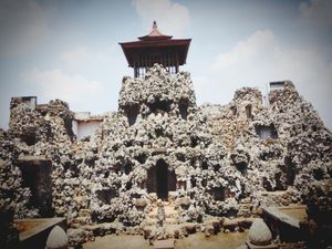 Ini Gua yang Jadi Favorit Pemudik di Cirebon