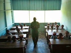 Ini Sekolahnya Anak-anak Suku Dani di Lembah Baliem