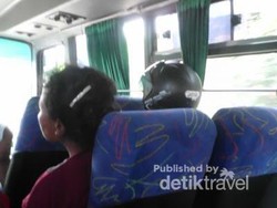 Speechless, Naik Bus Kok Pakai Helm