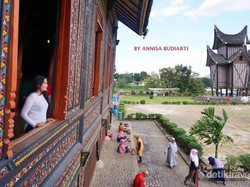 Istana Pagaruyung yang Cantik Buat Foto-foto
