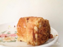 Jalan-jalan ke Sorong, Pulangnya Bawa Roti Abon Gulung