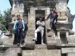 Jalan-jalan Sambil Belajar Sejarah di Candi Kidal Malang