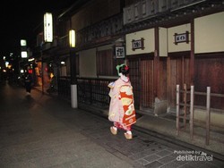 Jatuh Bangun Mengejar Geisha di Jepang