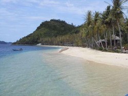 Jatuh Cinta dengan Keindahan Alam Pulau Sikuai