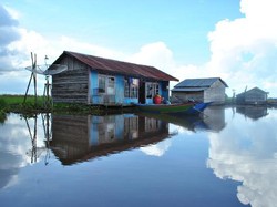 Jatuh Cinta dengan Keramahan di Tanjung Isuy