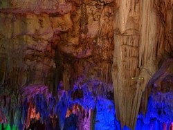 Jatuh Hati dengan Kota 1.001 Gua