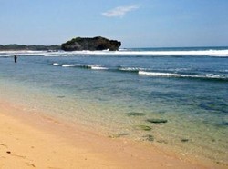Jatuh Hati pada Kecantikan Pantai Sundak, Gunungkidul