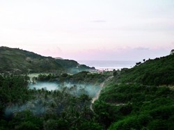Jelajah Sisi Selatan Lombok Naik Motor, Cakep Banget!