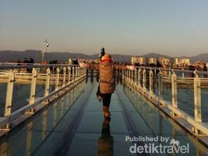 Jembatan Unik di Korea, Serasa Berjalan di Atas Air