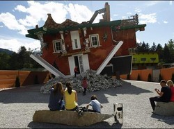 Jungkir Balik di Rumah Terbalik, Austria