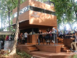 Kafe Kekinian di Tengah Hutan Jakarta