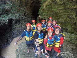 Kalisuci, Sensasi Tubing di Sungai Bawah Tanah