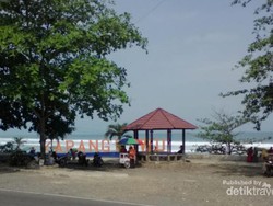 Karang Hawu, Tempatnya Para Peselancar di Sukabumi