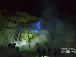Kawah Ijen dan Api Biru yang Ajaib