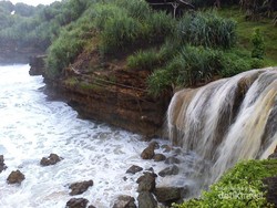 Keajaiban dari Gunungkidul, Air Terjun Langsung ke Laut