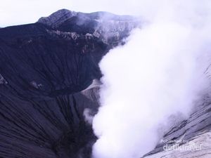Keajaiban Sunrise Bromo yang Tiada Habisnya