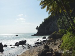 Kebanggaan Orang Kebumen: Pantai Karang Agung