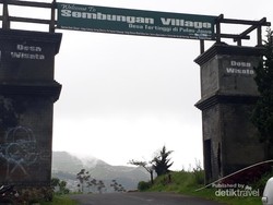 Kehangatan Warga Desa Tertingi Pulau Jawa yang Bikin Meleleh