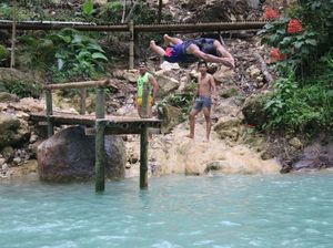 Keindahan Air Terjun Kembang Soka yang Menyejukkan