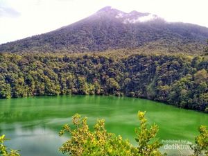 Keindahan Danau Tolire yang Penuh Misteri