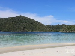 Keindahan Pantai di Raja Ampat, Bukan Fatamorgana!