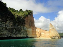 Keindahan Tanpa Batas di Pulau Nusa Barong, Jember