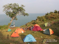 Kemping Sekaligus Upacara 17-an di Pantai Kesirat, Gunungkidul