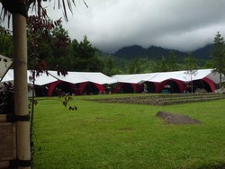 Kemping Seru Bersama Keluarga di Batu Tapak, Sukabumi