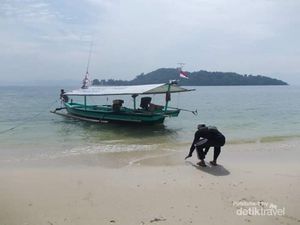 Kenalkan Ini Pantai Mutun, Si Cantik dari Pesisir Lampung