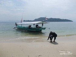 Kenalkan Ini Pantai Mutun, Si Cantik dari Pesisir Lampung