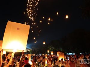 Kenang Lagi Lampion di Candi Borobudur